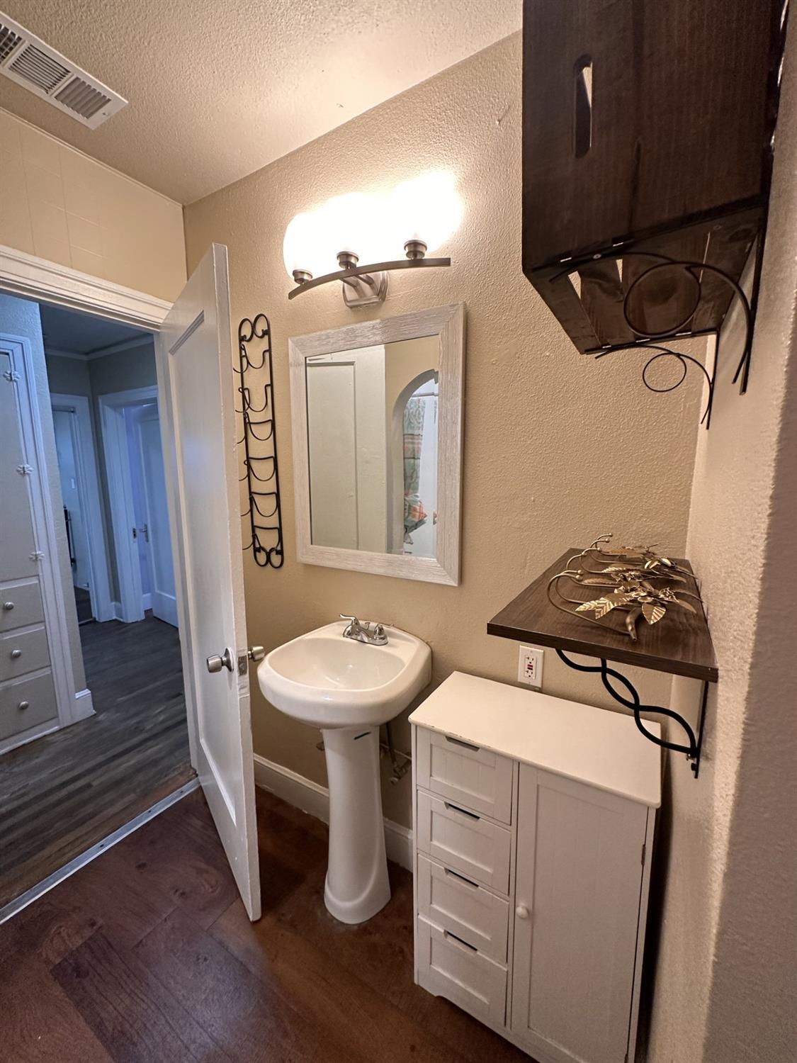 Detail Gallery Image 10 of 10 For 1743 S American St, Stockton,  CA 95206 - 2 Beds | 1 Baths