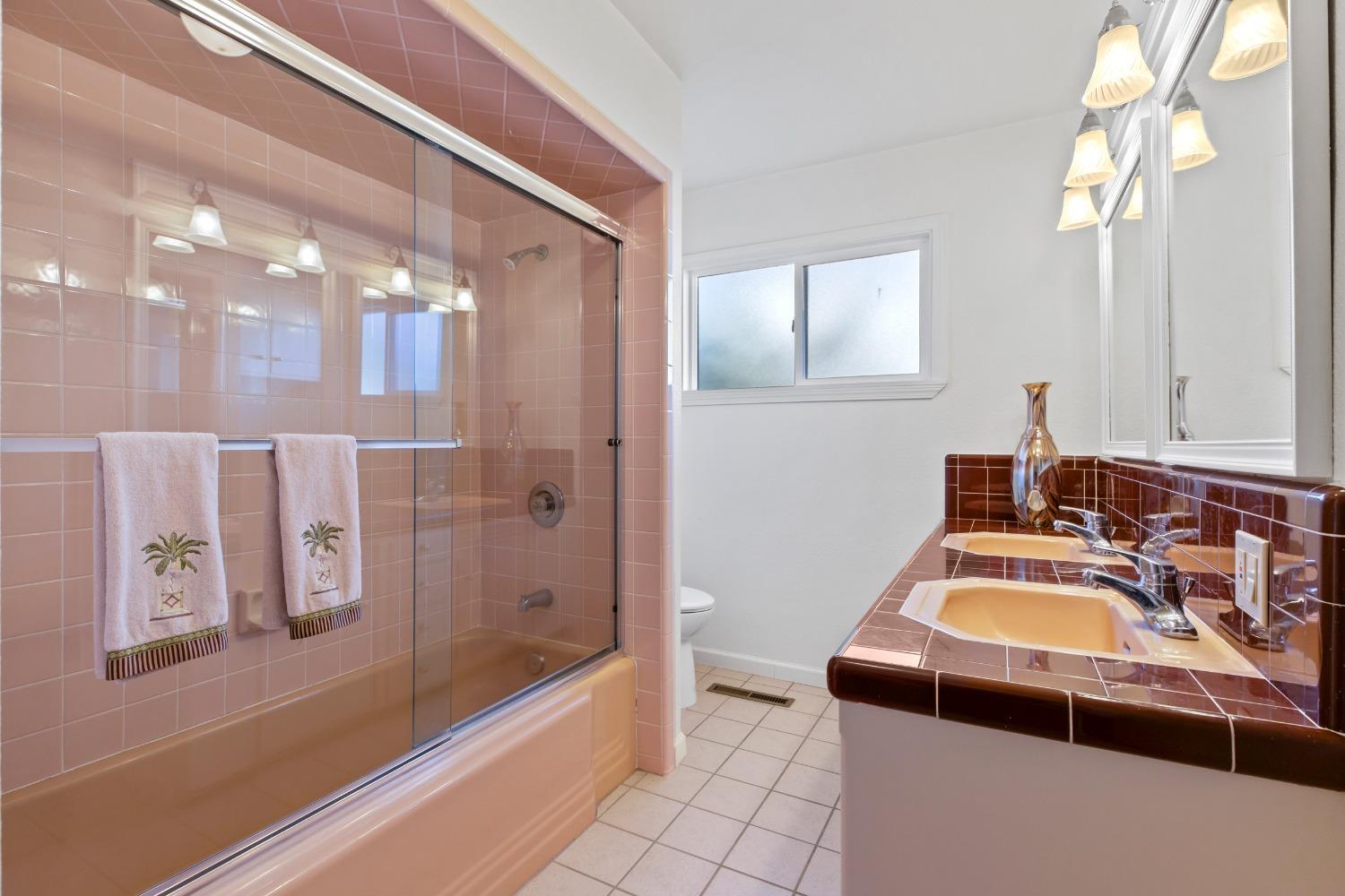 Detail Gallery Image 24 of 44 For 402 Northwood Dr, Modesto,  CA 95350 - 3 Beds | 2/1 Baths