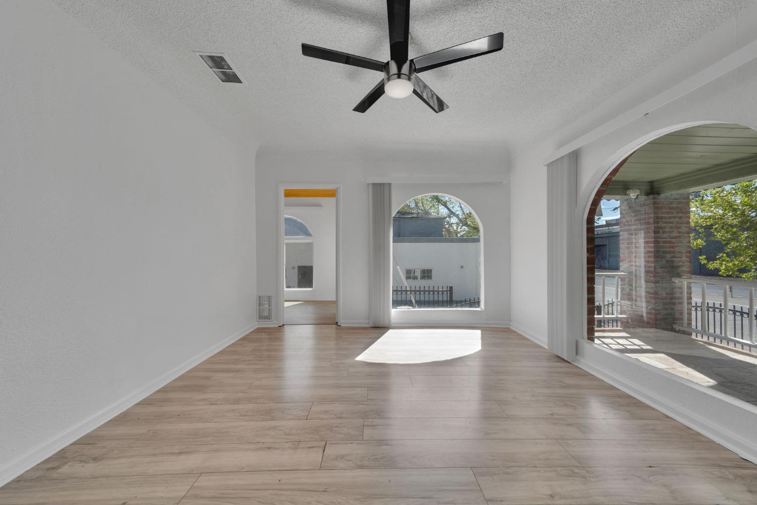 Detail Gallery Image 17 of 84 For 915 30th, Sacramento,  CA 95816 - 5 Beds | 2 Baths