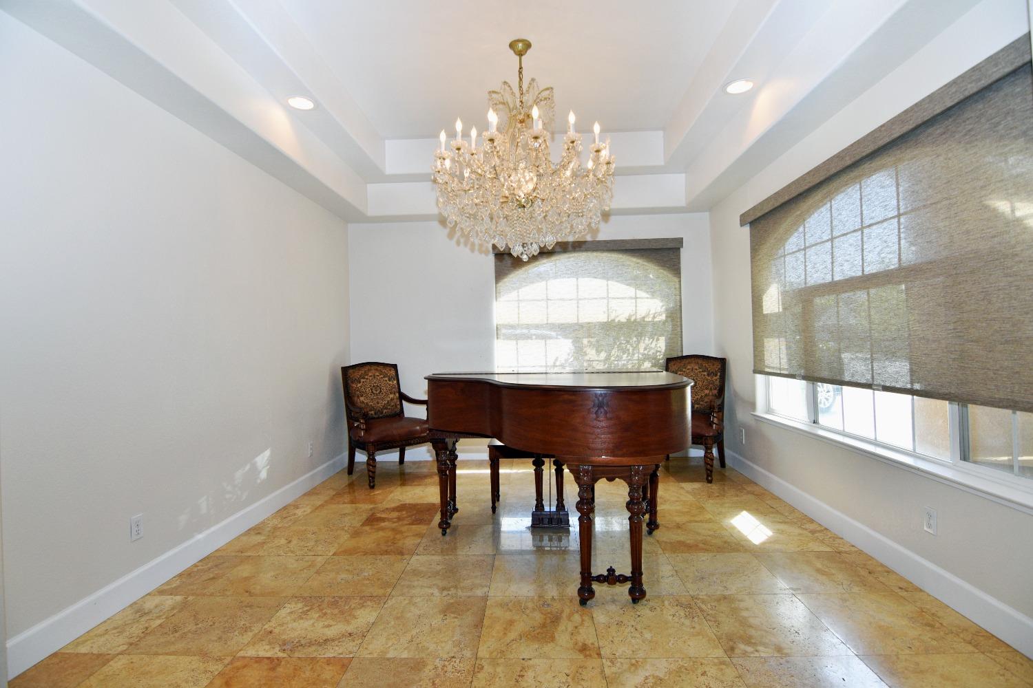 Detail Gallery Image 14 of 62 For 1945 Foxtail Ct, Turlock,  CA 95382 - 4 Beds | 3/1 Baths