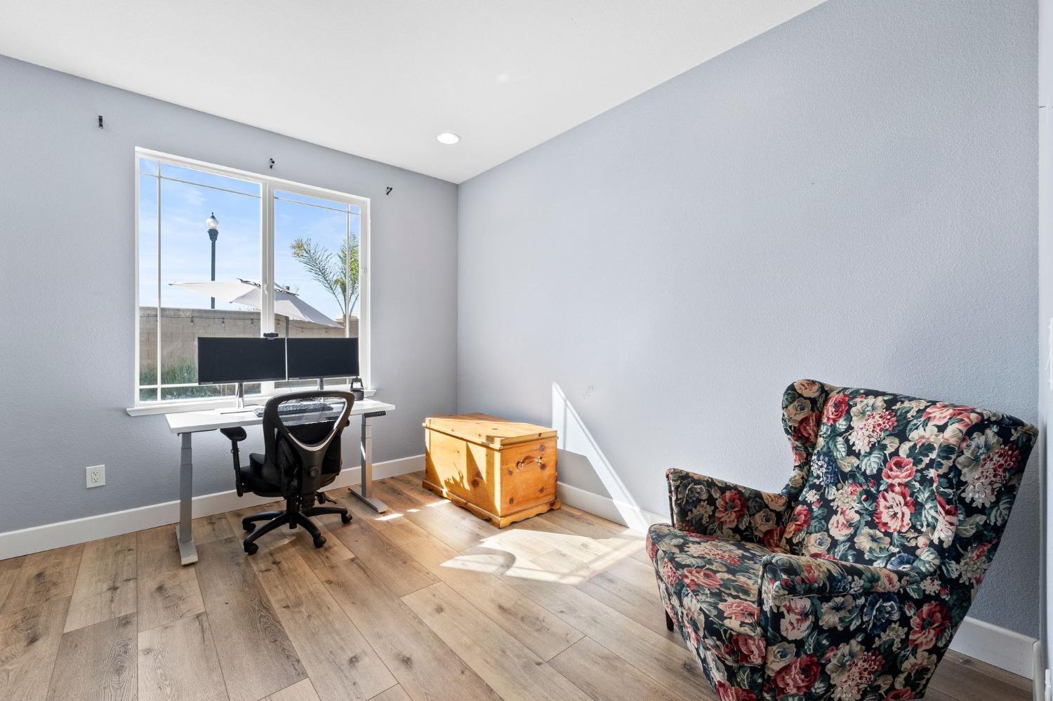 Detail Gallery Image 15 of 39 For 1566 Garnet Way, Olivehurst,  CA 95961 - 3 Beds | 2/1 Baths