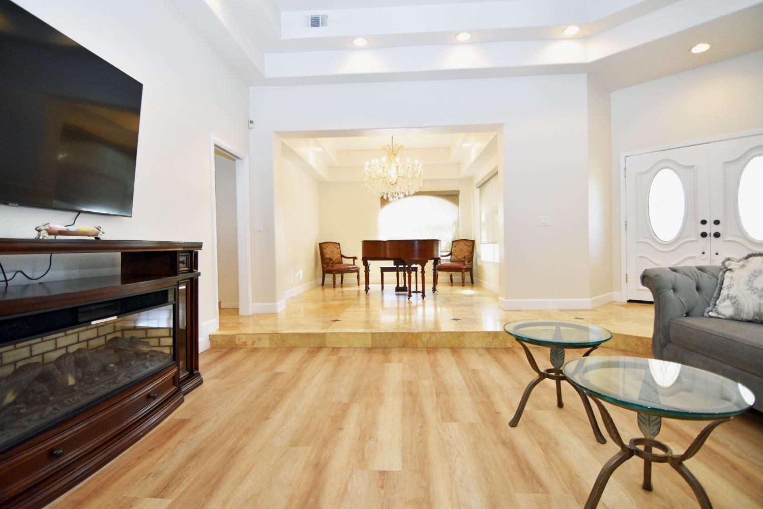 Detail Gallery Image 13 of 62 For 1945 Foxtail Ct, Turlock,  CA 95382 - 4 Beds | 3/1 Baths