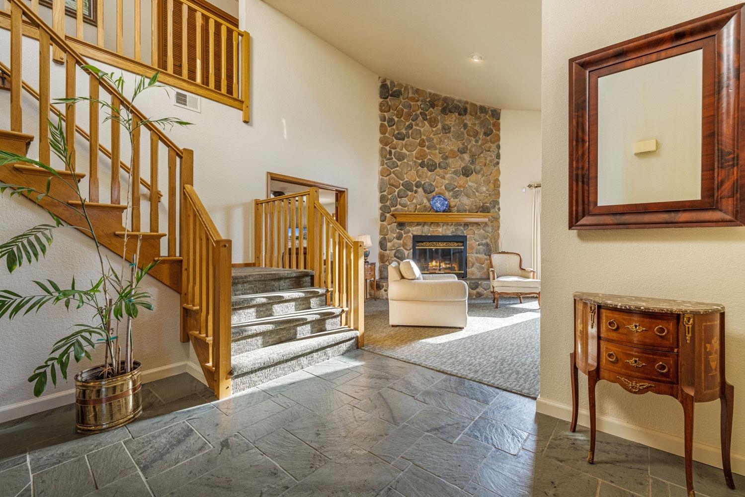 Detail Gallery Image 11 of 61 For 19909 E Comstock Road, Linden,  CA 95236 - 3 Beds | 3 Baths
