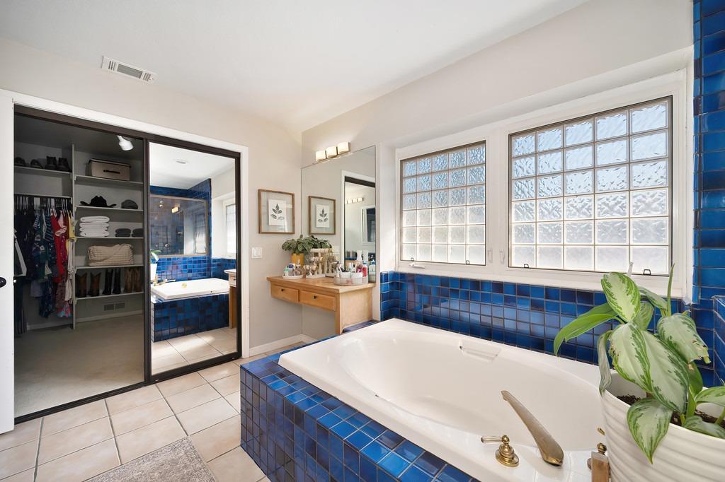 Detail Gallery Image 40 of 61 For 6616 via De Robles Dr, Rancho Murieta,  CA 95683 - 4 Beds | 3 Baths