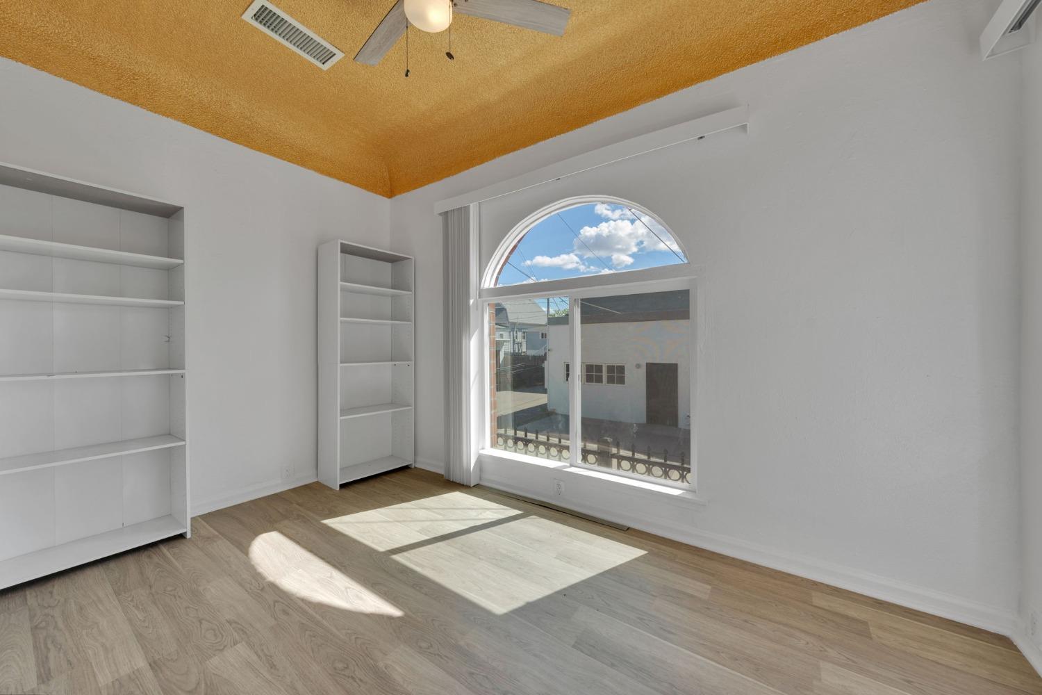 Detail Gallery Image 25 of 84 For 915 30th, Sacramento,  CA 95816 - 5 Beds | 2 Baths