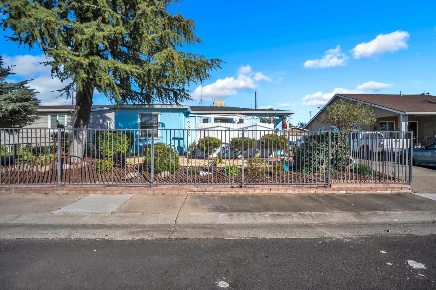 Detail Gallery Image 4 of 46 For 6220 Watt Ave, North Highlands,  CA 95660 - 3 Beds | 1/1 Baths