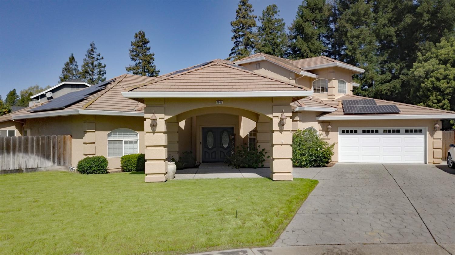 Detail Gallery Image 3 of 62 For 1945 Foxtail Ct, Turlock,  CA 95382 - 4 Beds | 3/1 Baths