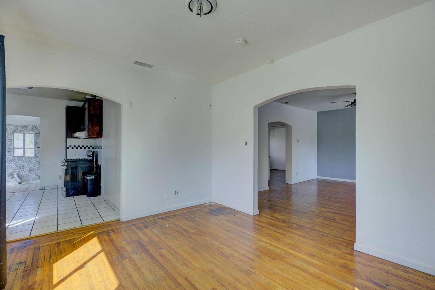 Detail Gallery Image 10 of 22 For 2515 Colfax St, Sacramento,  CA 95815 - 2 Beds | 1 Baths