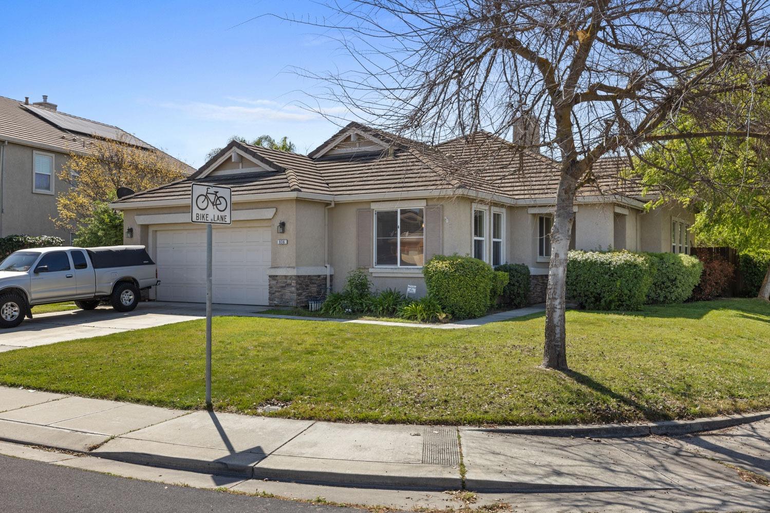 Detail Gallery Image 3 of 32 For 936 Heartland Dr, Manteca,  CA 95337 - 3 Beds | 2 Baths