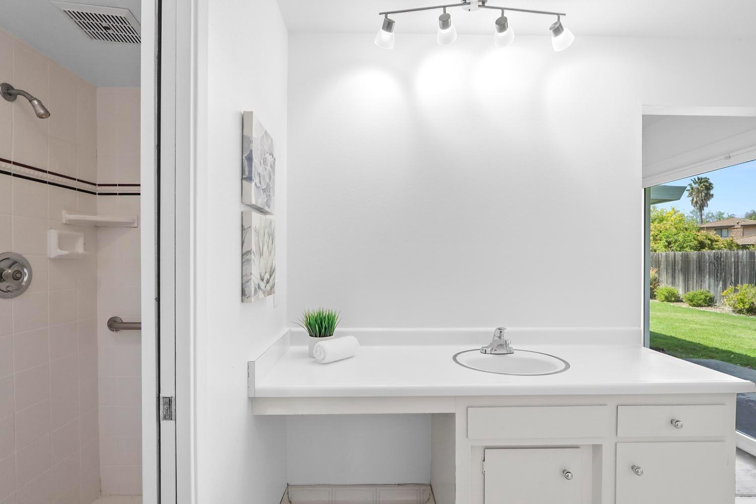 Detail Gallery Image 34 of 52 For 6392 Gloria Dr, Sacramento,  CA 95831 - 3 Beds | 2 Baths