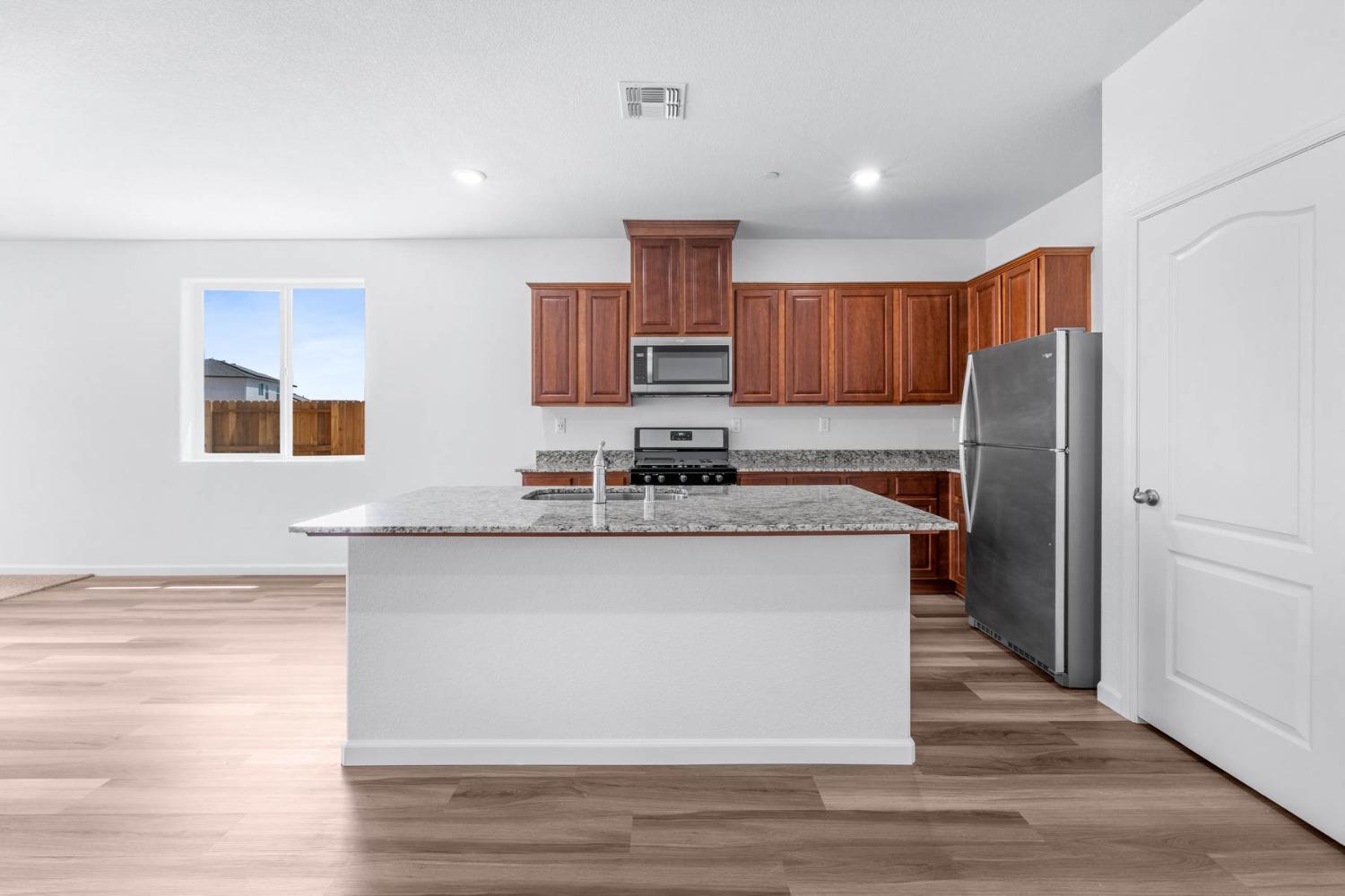 Detail Gallery Image 3 of 12 For 6361 Hogan Way, Linda,  CA 95901 - 4 Beds | 2 Baths