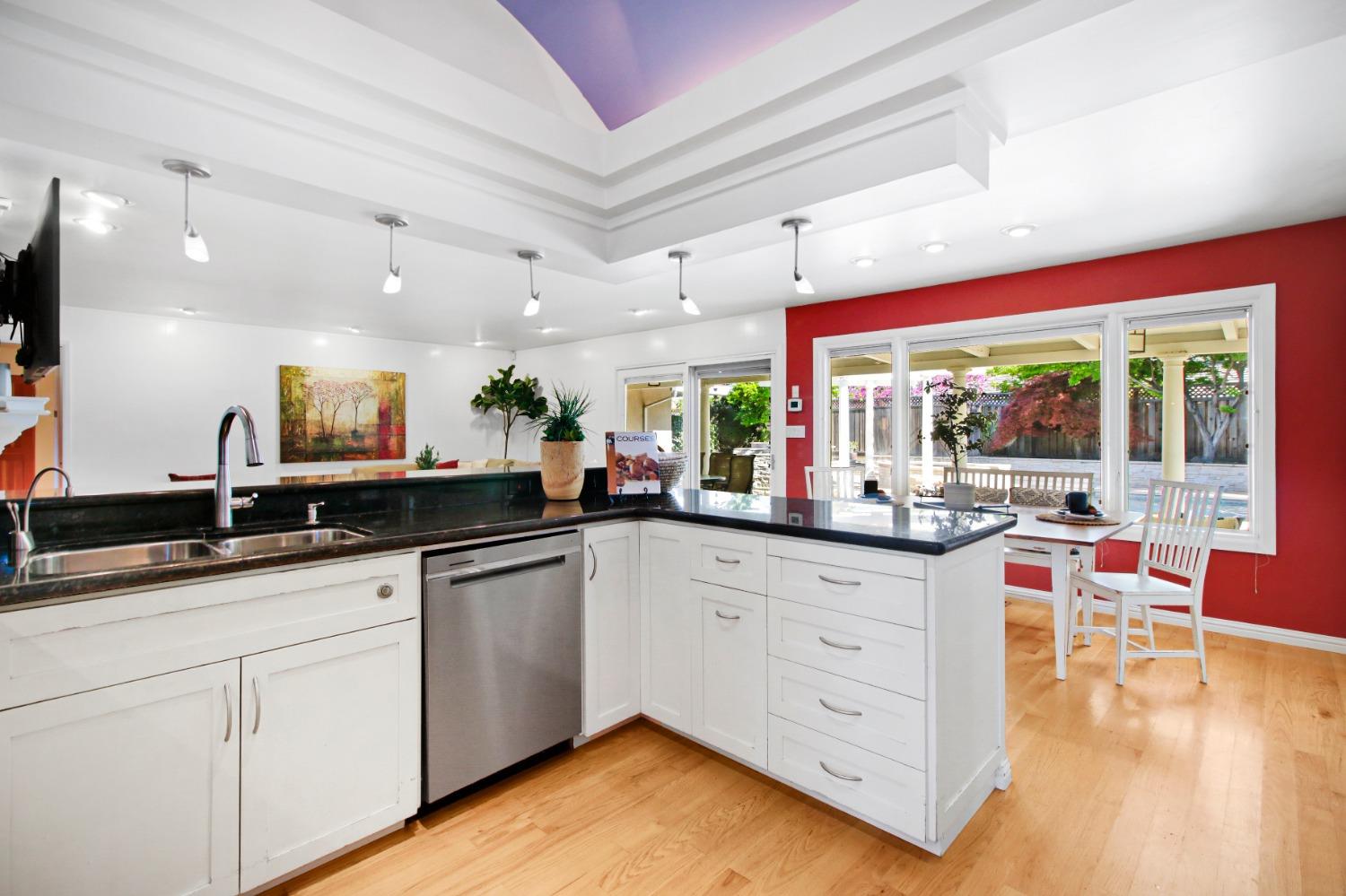 Detail Gallery Image 13 of 61 For 3950 American River Dr, Sacramento,  CA 95864 - 5 Beds | 3 Baths