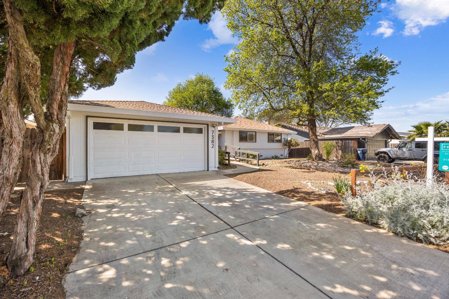 Detail Gallery Image 3 of 46 For 7382 Alma Vista Way, Sacramento,  CA 95831 - 4 Beds | 2/1 Baths