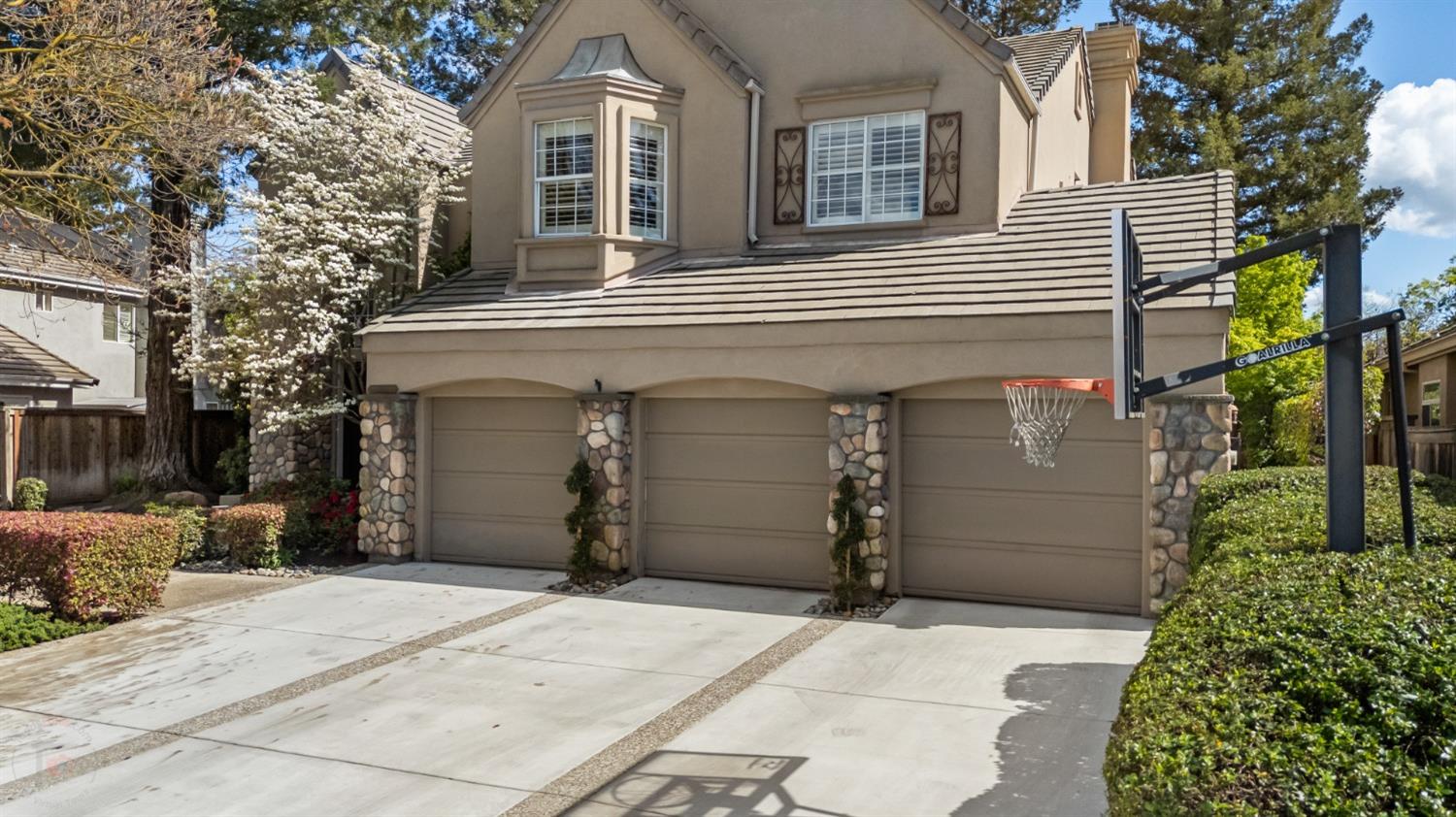 Detail Gallery Image 5 of 84 For 4583 Pine Valley Cir, Stockton,  CA 95219 - 5 Beds | 4 Baths