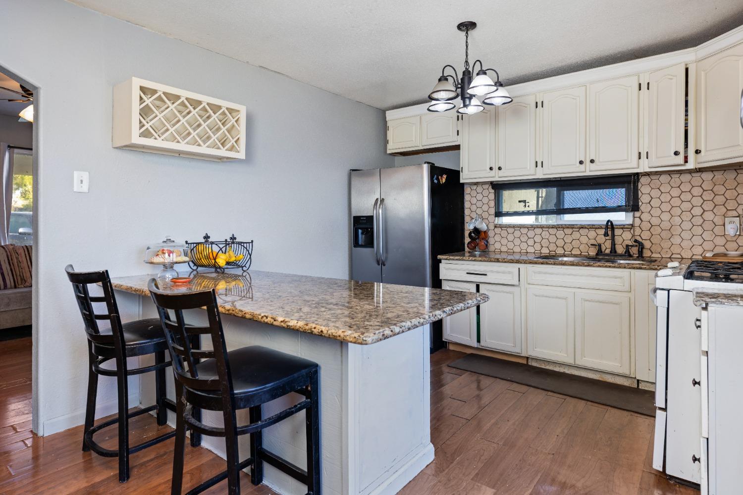 Detail Gallery Image 6 of 30 For 3158 Redwood Ave, Stockton,  CA 95205 - 2 Beds | 1 Baths