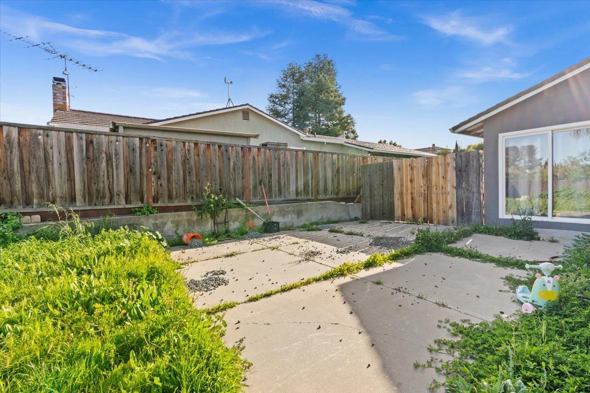 Detail Gallery Image 22 of 26 For 4307 Suzanne Dr, Pittsburg,  CA 94565 - 5 Beds | 3 Baths