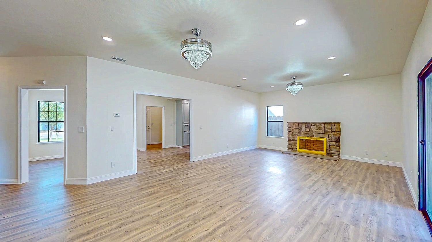 Detail Gallery Image 8 of 50 For 1324 Moffett Rd, Modesto,  CA 95351 - 5 Beds | 3 Baths