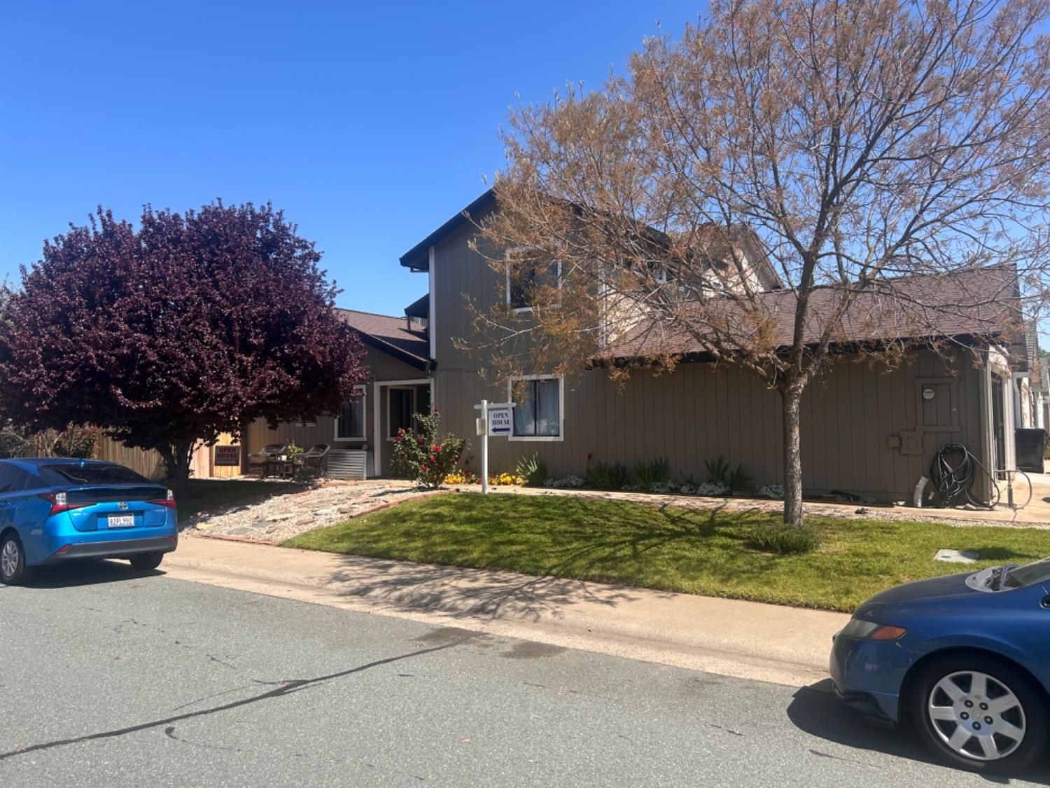 Welcome to 9333 Aizenberg Circle, Elk Grove, CA 95624.