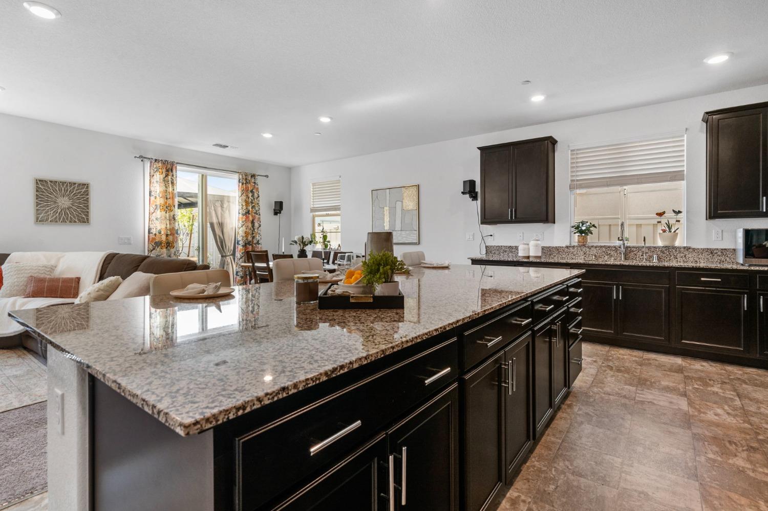 Detail Gallery Image 13 of 38 For 15316 Barbara Terry Blvd, Lathrop,  CA 95330 - 4 Beds | 2 Baths