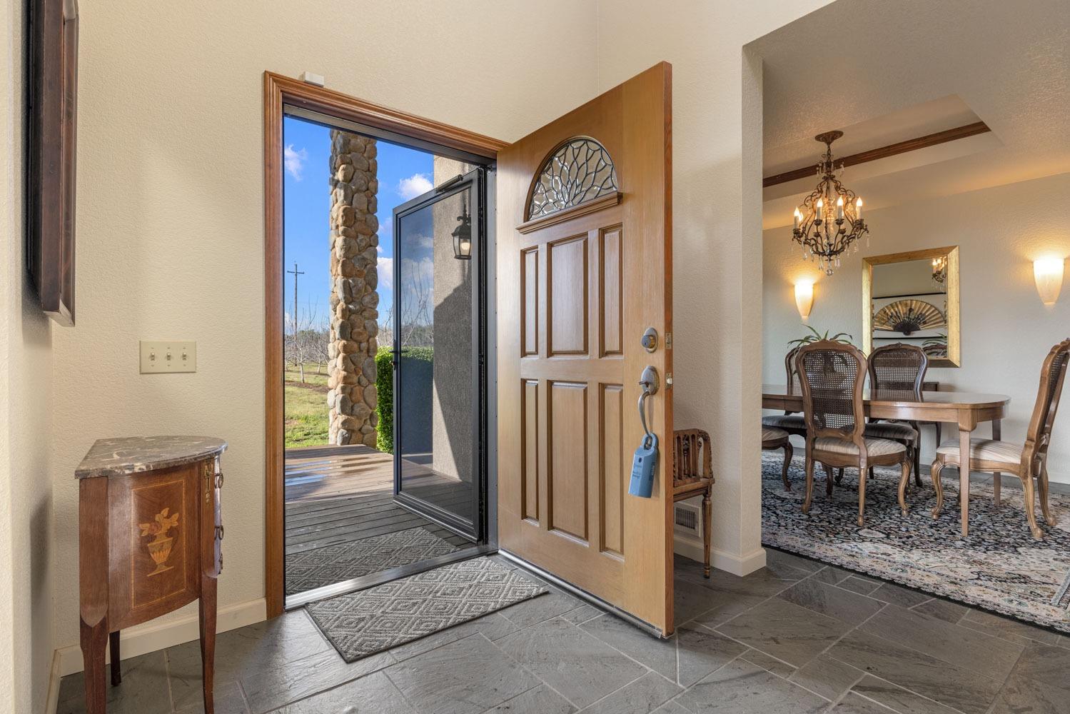 Detail Gallery Image 7 of 61 For 19909 E Comstock Road, Linden,  CA 95236 - 3 Beds | 3 Baths