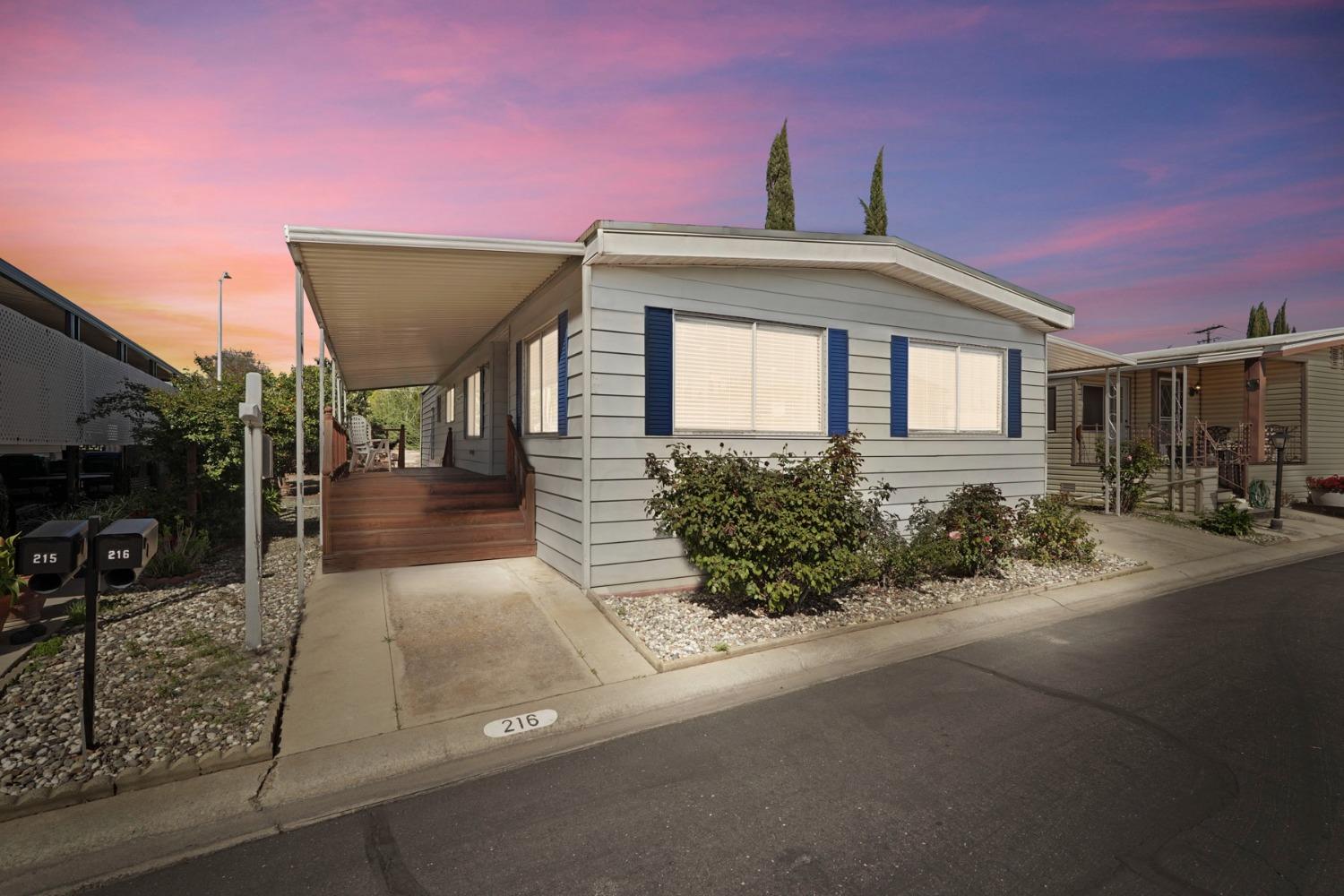 Detail Gallery Image 1 of 44 For 216 San Juan Dr, Lodi,  CA 95240 - 3 Beds | 2 Baths
