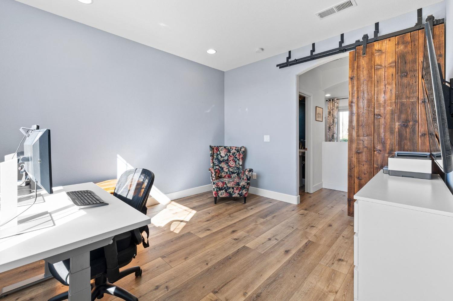 Detail Gallery Image 14 of 39 For 1566 Garnet Way, Olivehurst,  CA 95961 - 3 Beds | 2/1 Baths