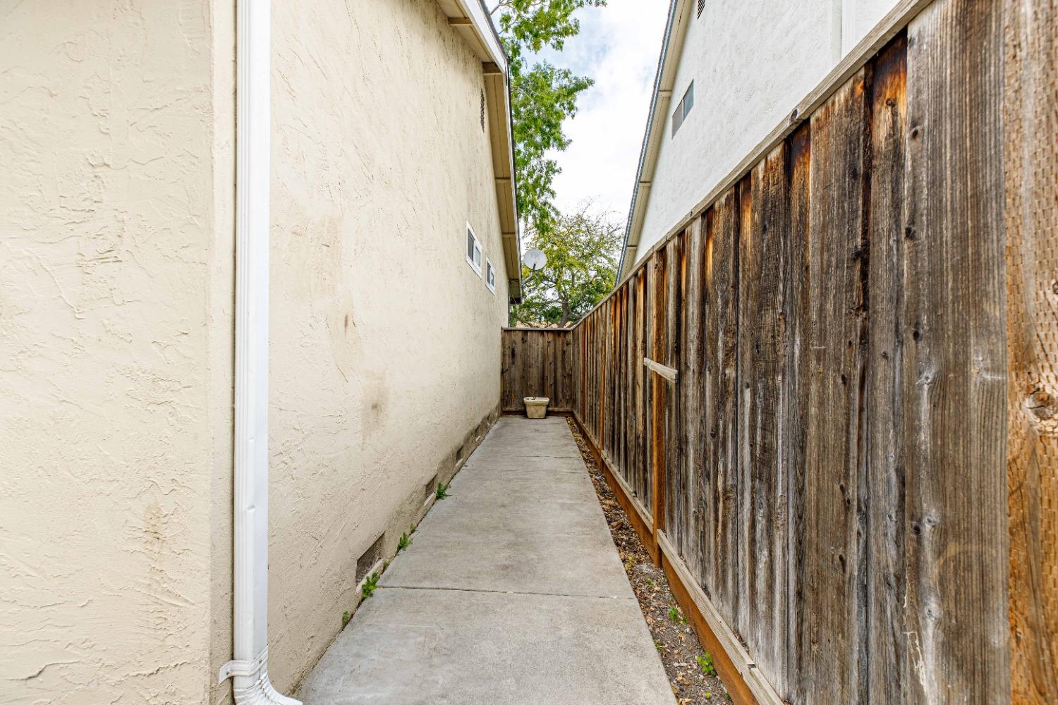 Detail Gallery Image 30 of 40 For 358 Conestoga Way, San Jose,  CA 95123 - 4 Beds | 2 Baths