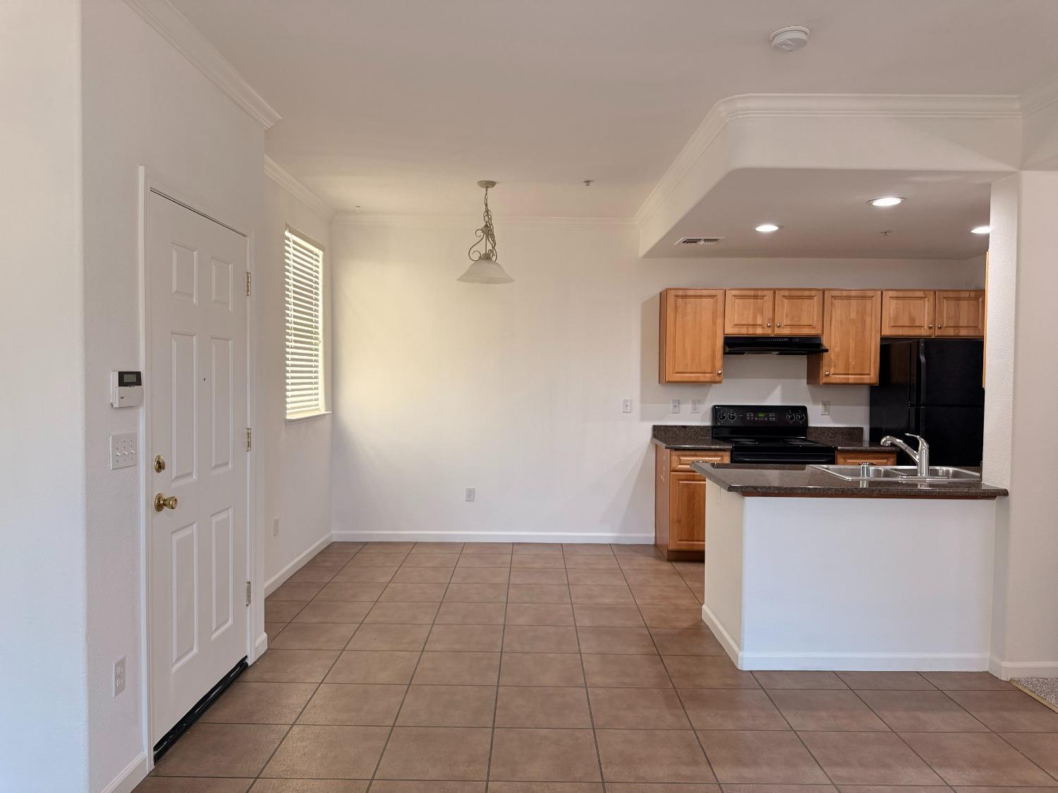 Detail Gallery Image 3 of 21 For 1360 Shady Ln #322,  Turlock,  CA 95382 - 2 Beds | 1 Baths
