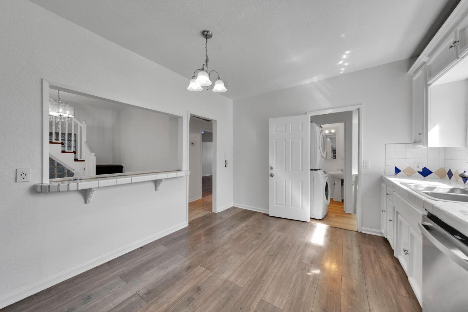 Detail Gallery Image 35 of 84 For 915 30th, Sacramento,  CA 95816 - 5 Beds | 2 Baths
