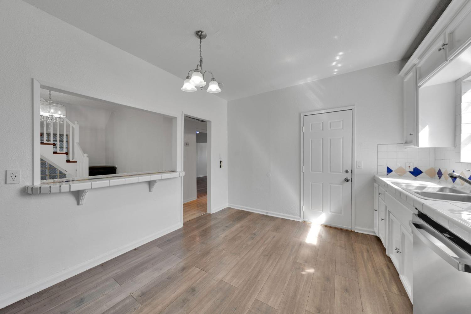 Detail Gallery Image 34 of 84 For 915 30th, Sacramento,  CA 95816 - 5 Beds | 2 Baths