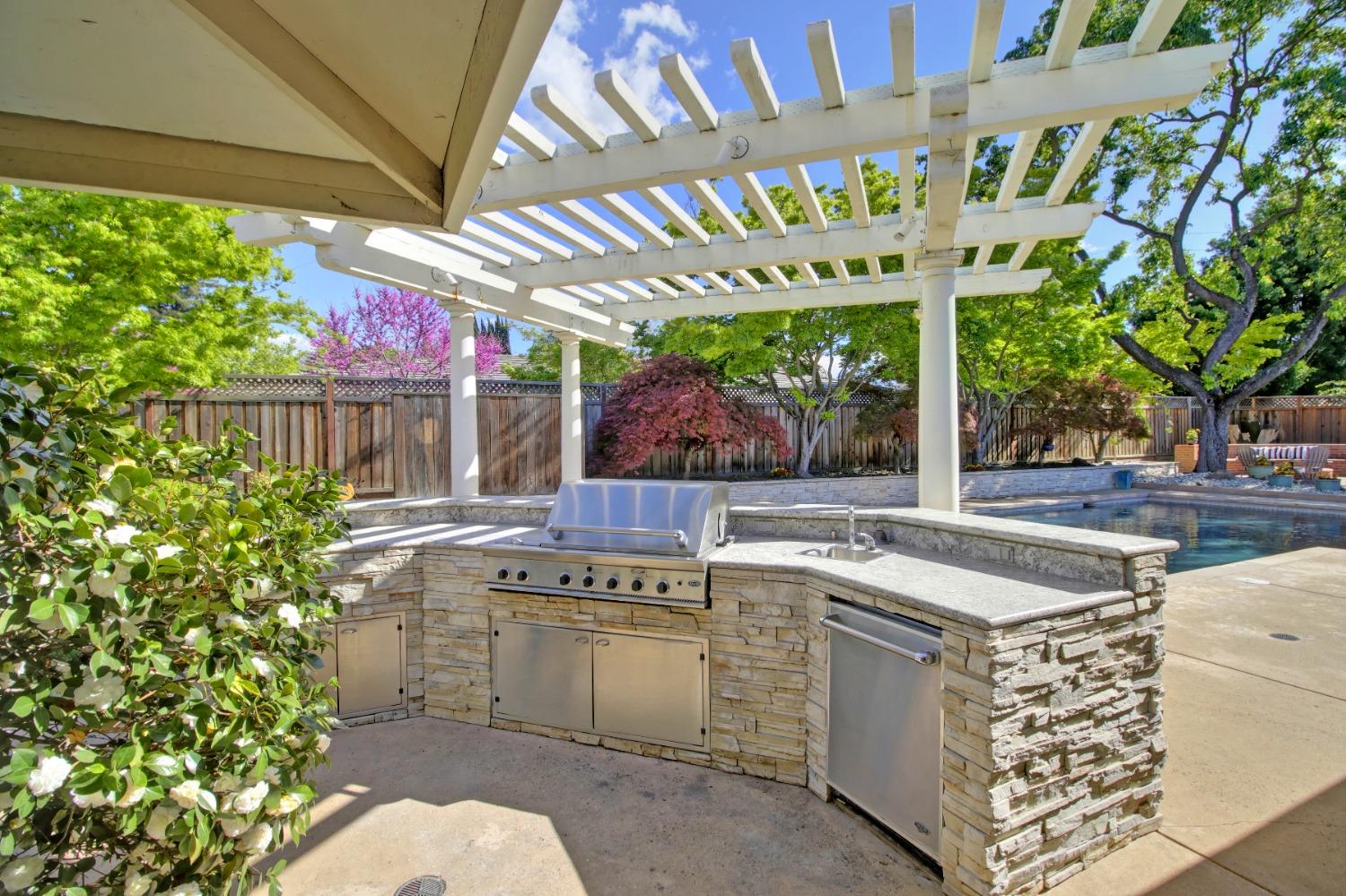 Detail Gallery Image 48 of 61 For 3950 American River Dr, Sacramento,  CA 95864 - 5 Beds | 3 Baths