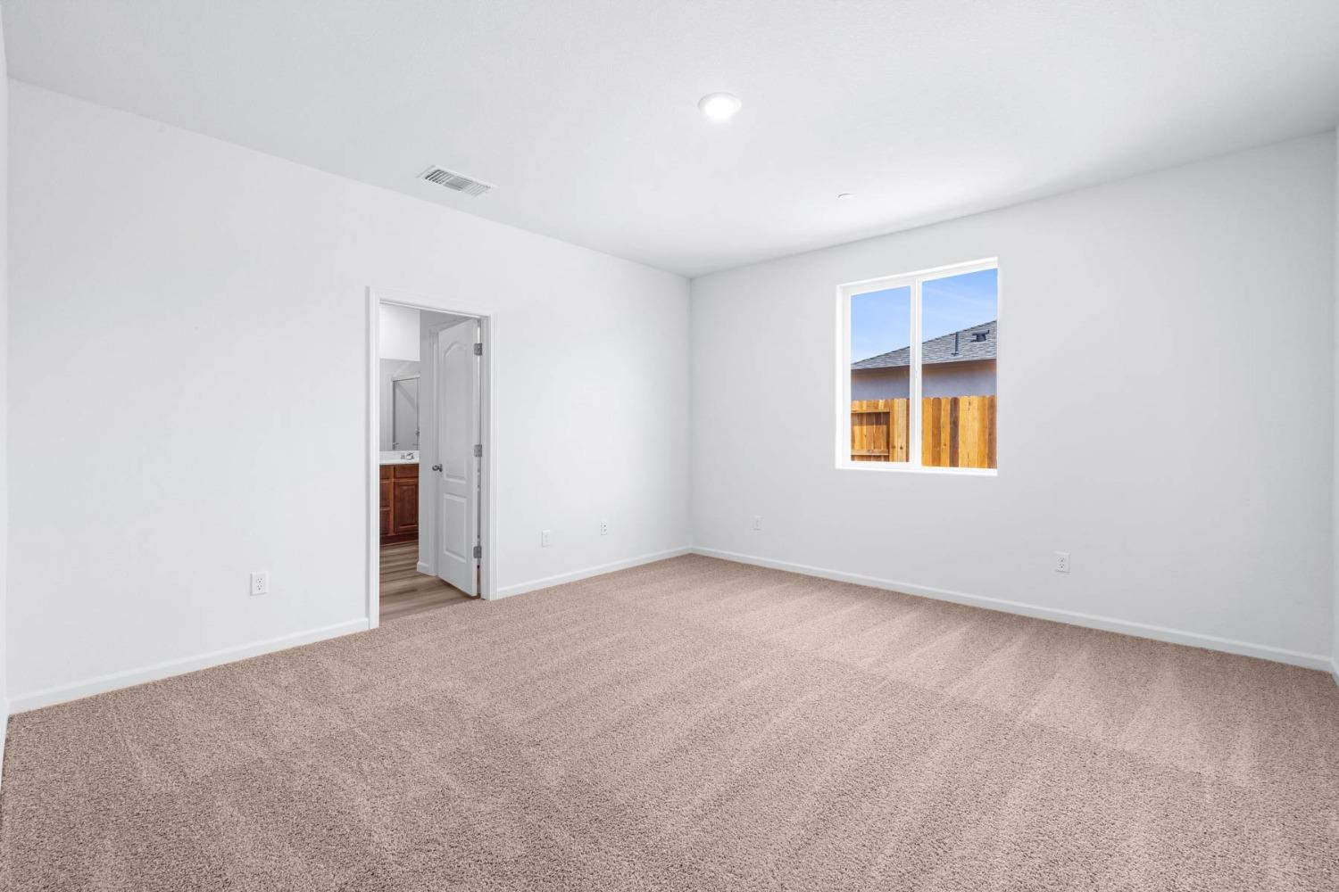 Detail Gallery Image 7 of 12 For 6361 Hogan Way, Linda,  CA 95901 - 4 Beds | 2 Baths
