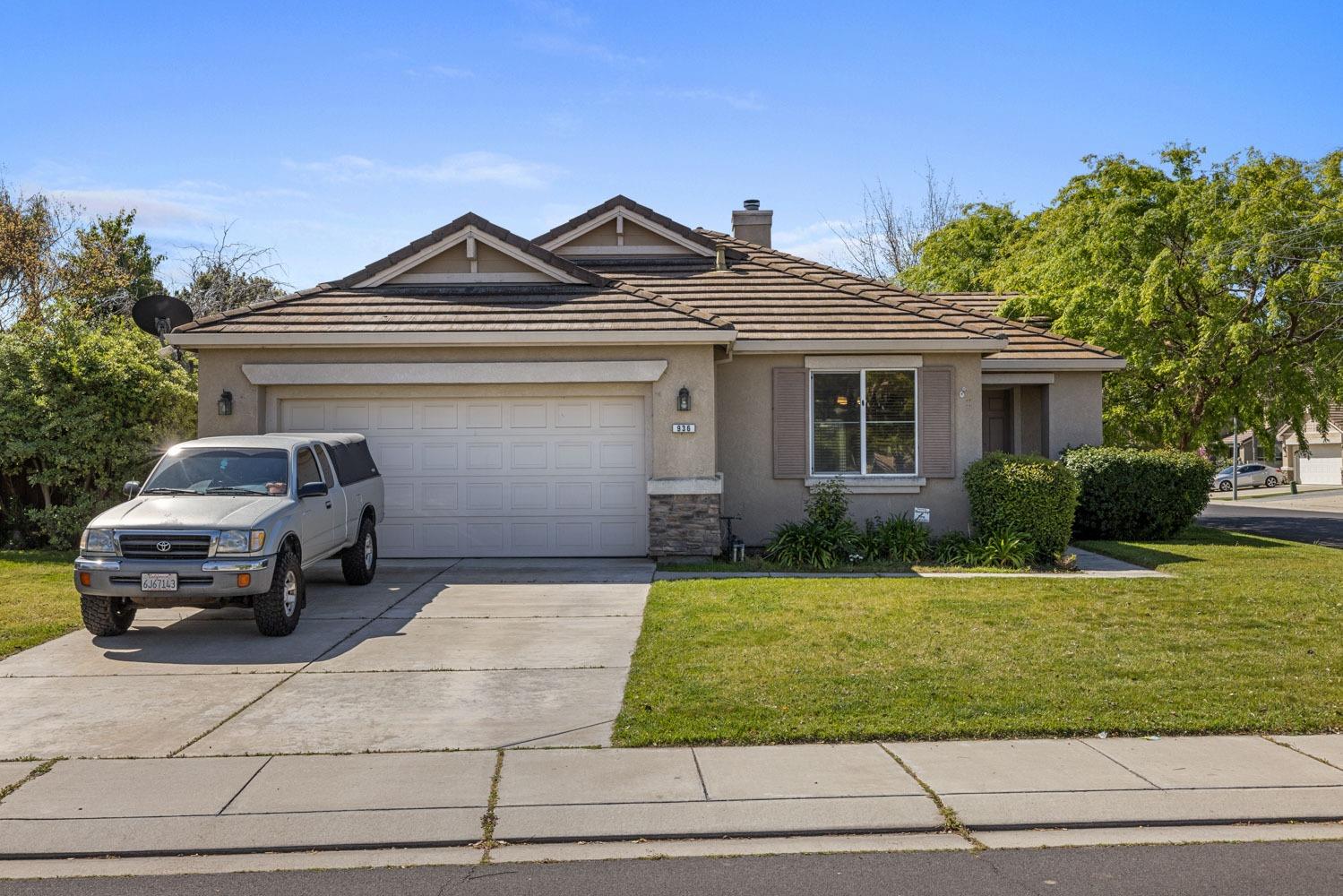 Detail Gallery Image 1 of 32 For 936 Heartland Dr, Manteca,  CA 95337 - 3 Beds | 2 Baths
