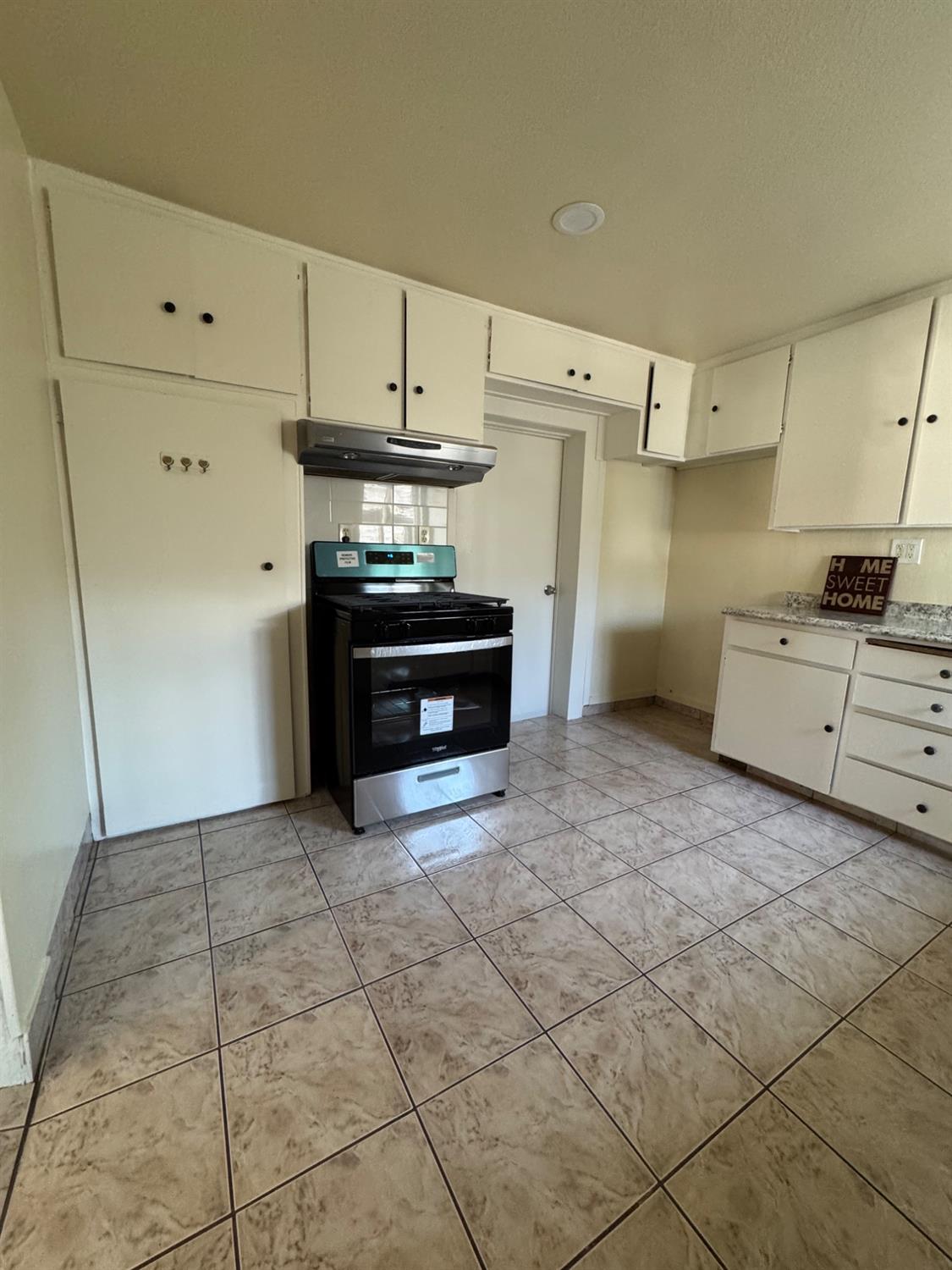 Detail Gallery Image 12 of 35 For 240 E 9th St #9TH,  Tracy,  CA 95376 - 3 Beds | 1 Baths