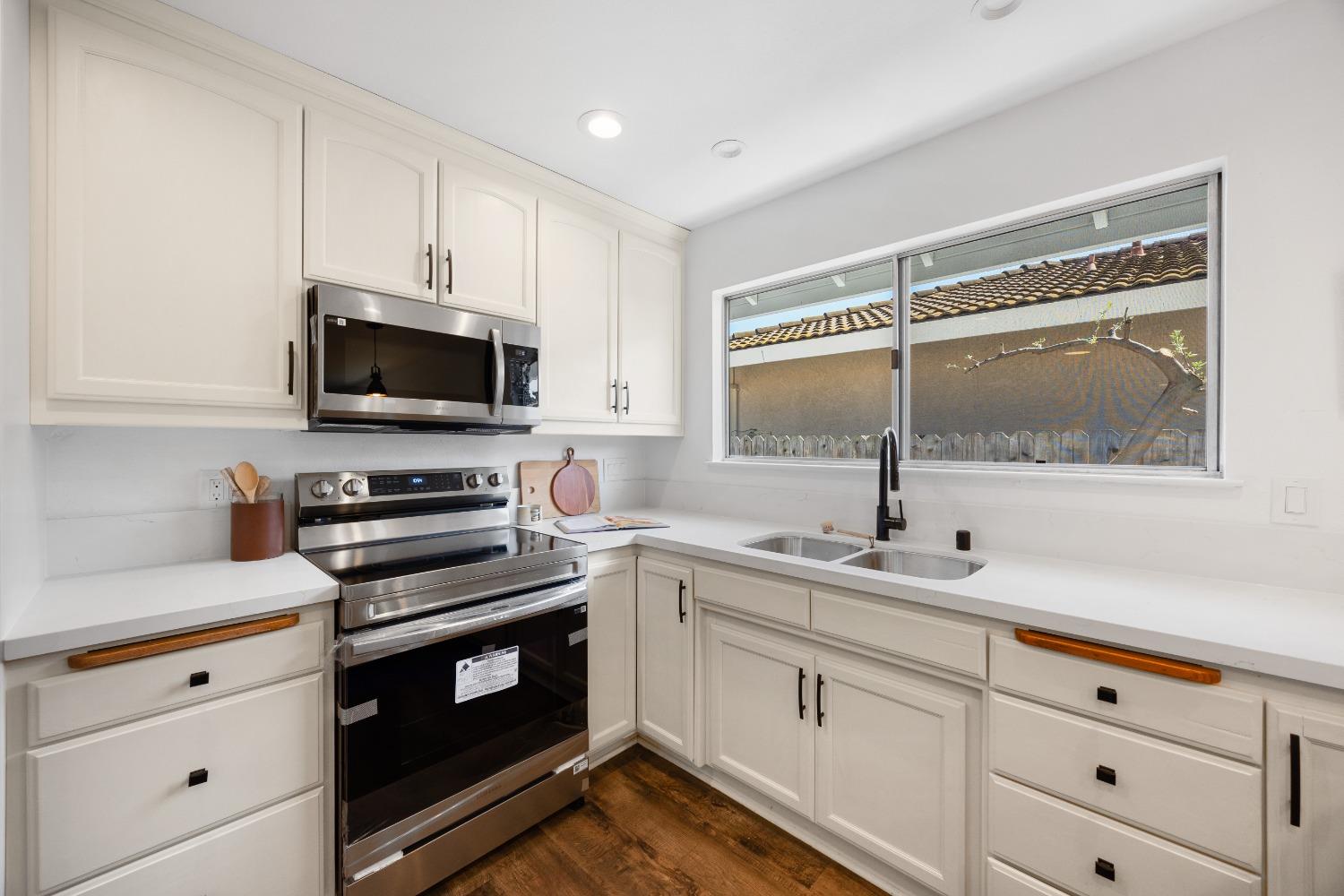 Detail Gallery Image 16 of 46 For 7382 Alma Vista Way, Sacramento,  CA 95831 - 4 Beds | 2/1 Baths
