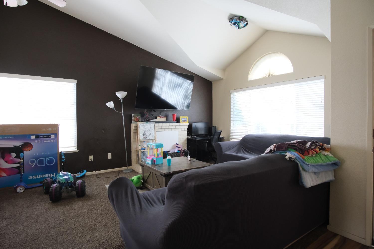 Detail Gallery Image 11 of 19 For 2284 Dry Creek Way, Stockton,  CA 95206 - 3 Beds | 2 Baths