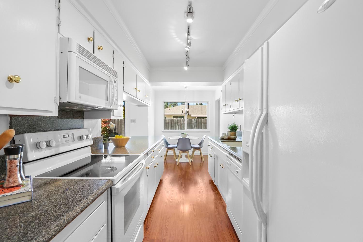 Detail Gallery Image 23 of 52 For 6392 Gloria Dr, Sacramento,  CA 95831 - 3 Beds | 2 Baths