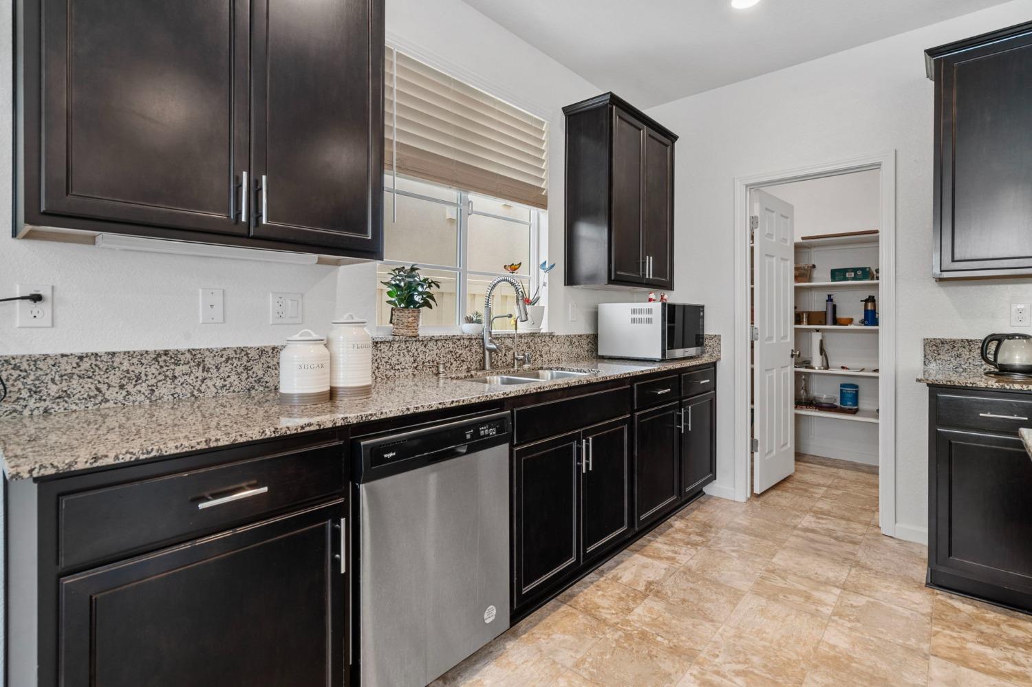 Detail Gallery Image 17 of 38 For 15316 Barbara Terry Blvd, Lathrop,  CA 95330 - 4 Beds | 2 Baths