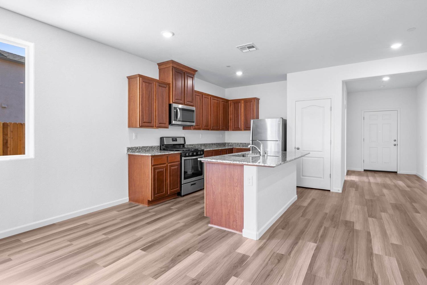 Detail Gallery Image 4 of 12 For 6361 Hogan Way, Linda,  CA 95901 - 4 Beds | 2 Baths
