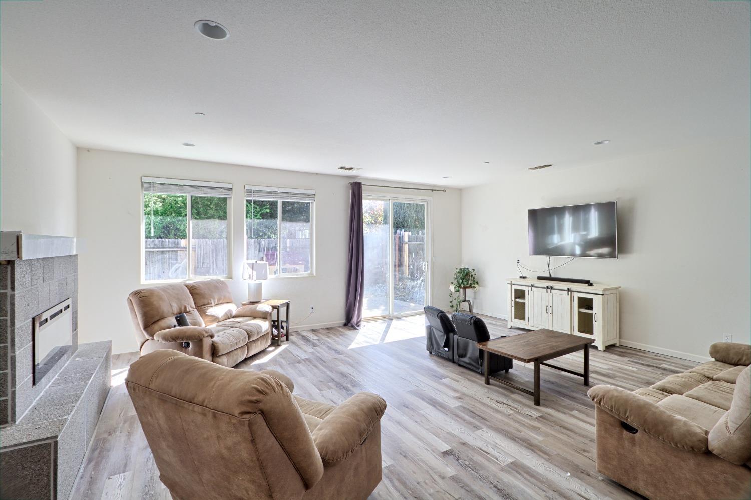 Detail Gallery Image 12 of 45 For 25775 Grafton, Esparto,  CA 95627 - 5 Beds | 3 Baths