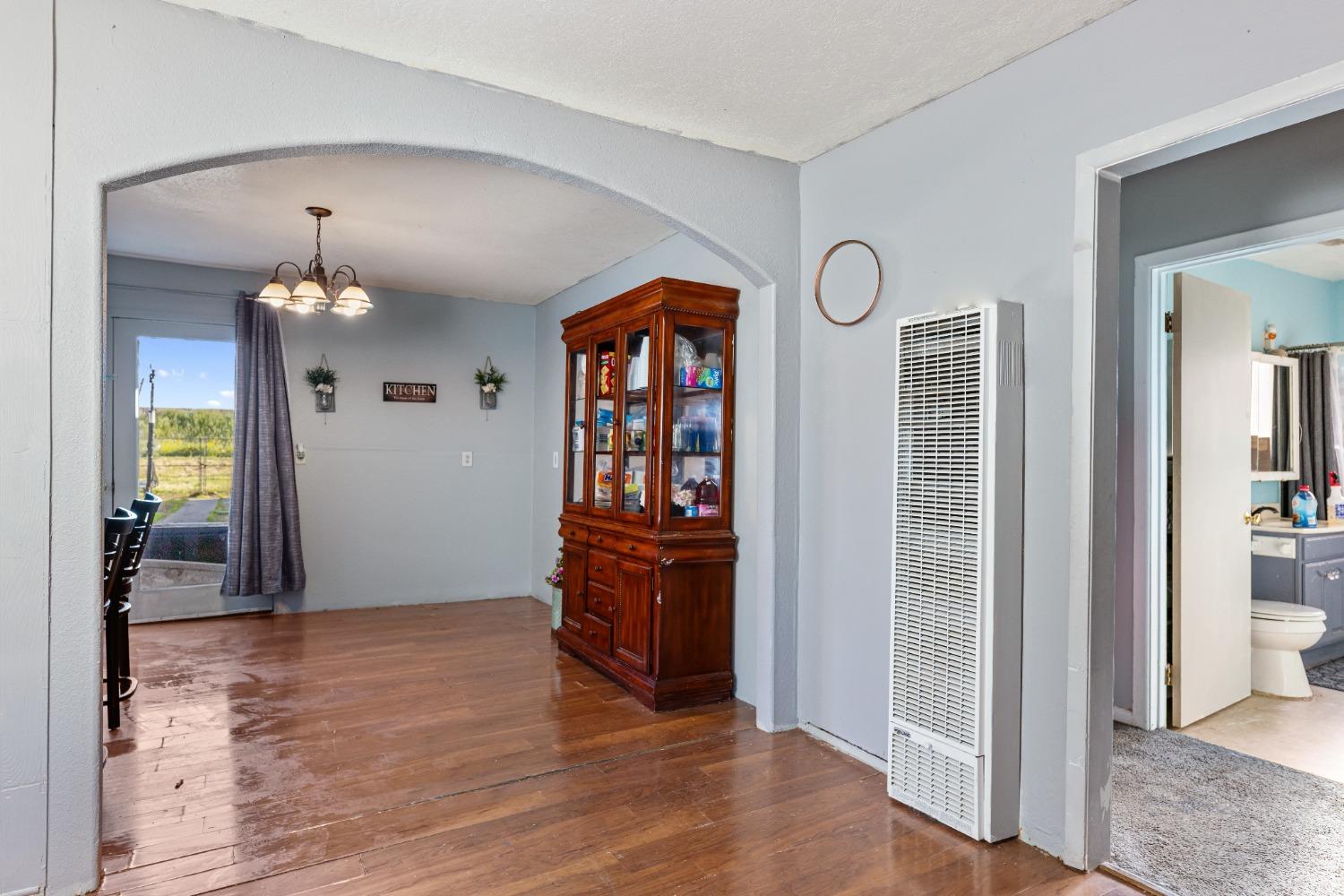 Detail Gallery Image 5 of 30 For 3158 Redwood Ave, Stockton,  CA 95205 - 2 Beds | 1 Baths
