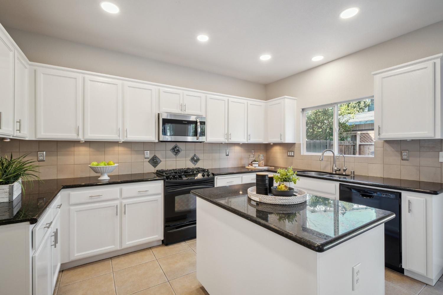 Detail Gallery Image 9 of 43 For 4321 Burr Ct, Tracy,  CA 95377 - 4 Beds | 2/1 Baths