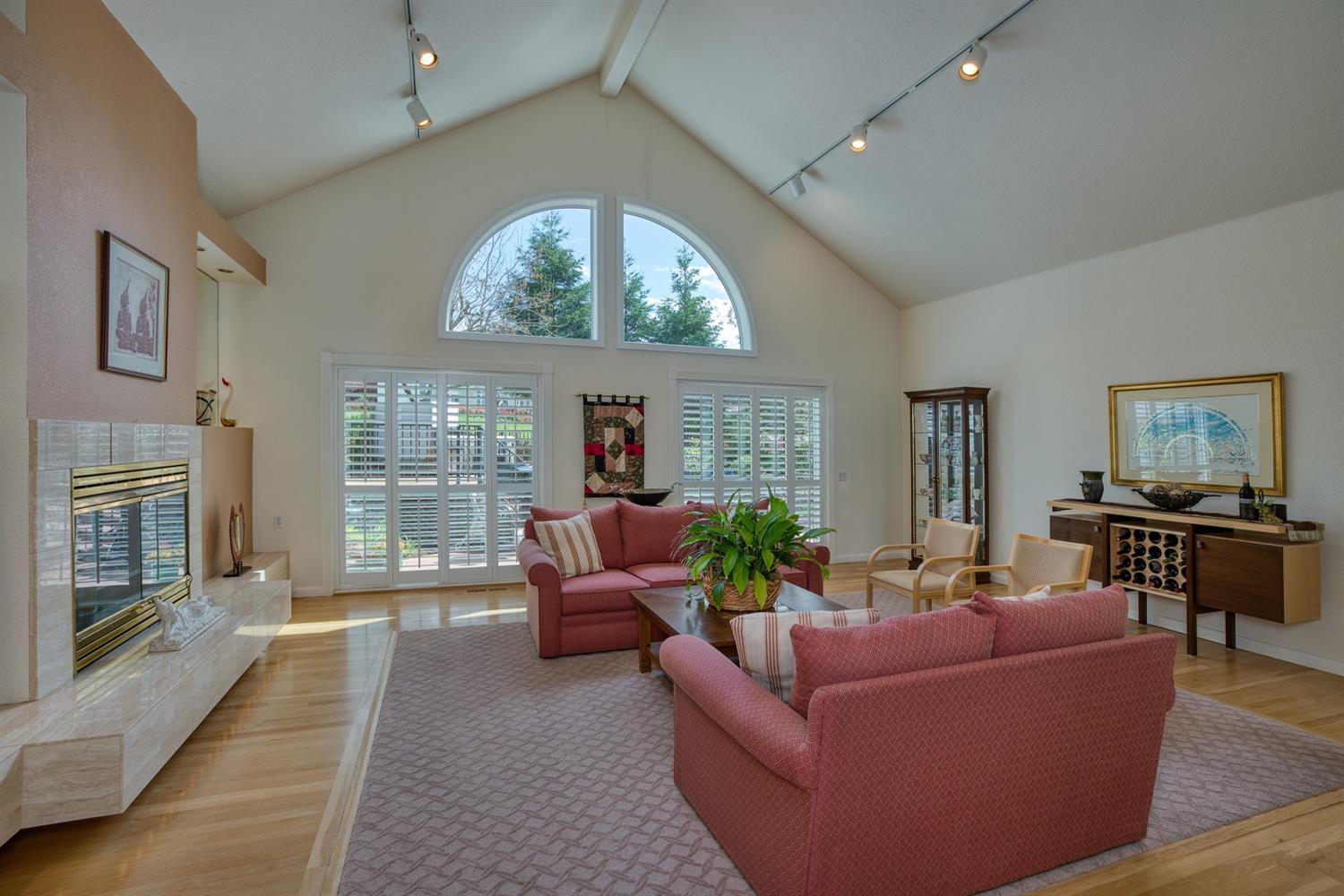 Detail Gallery Image 4 of 42 For 6156 Puerto Dr, Rancho Murieta,  CA 95683 - 3 Beds | 2 Baths