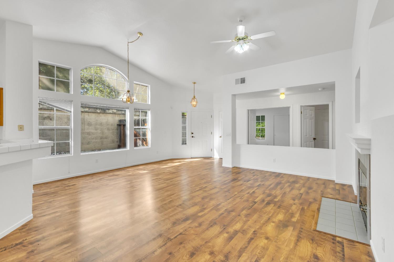 Detail Gallery Image 6 of 36 For 3729 Black Eagle Dr, Antelope,  CA 95843 - 4 Beds | 2 Baths