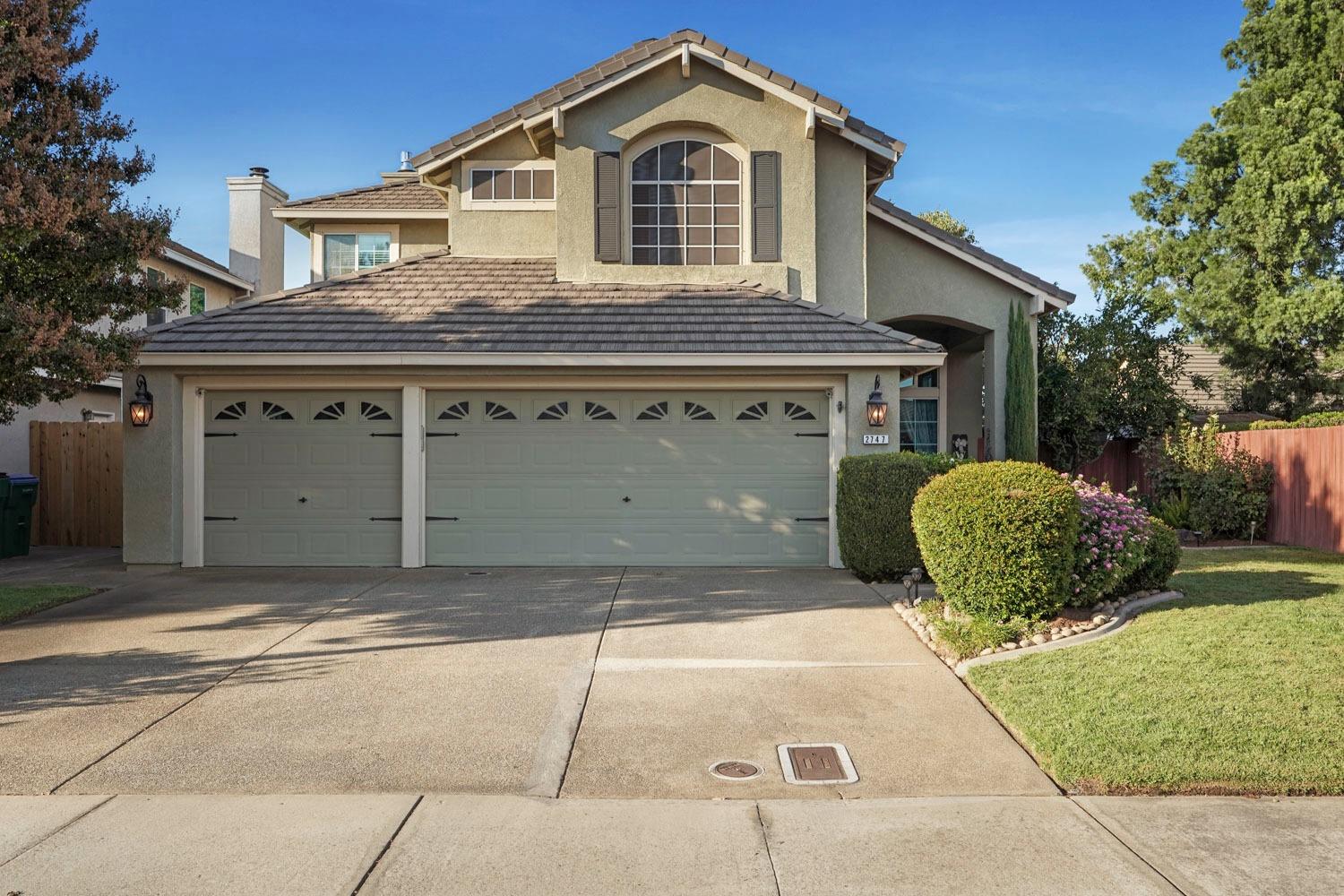 Detail Gallery Image 2 of 9 For 2747 Sequoia St, Lodi,  CA 95242 - 4 Beds | 3 Baths