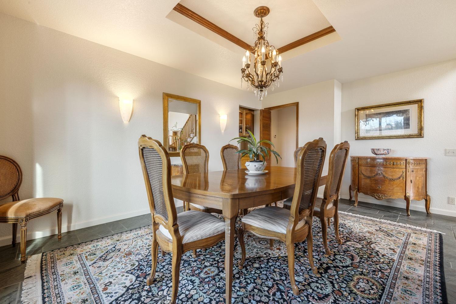 Detail Gallery Image 9 of 61 For 19909 E Comstock Road, Linden,  CA 95236 - 3 Beds | 3 Baths