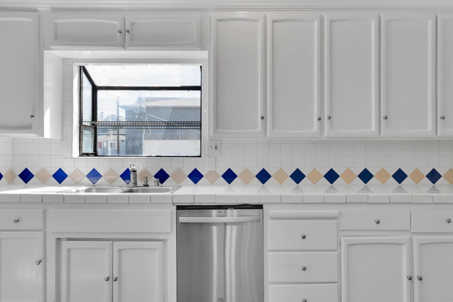 Detail Gallery Image 32 of 84 For 915 30th, Sacramento,  CA 95816 - 5 Beds | 2 Baths