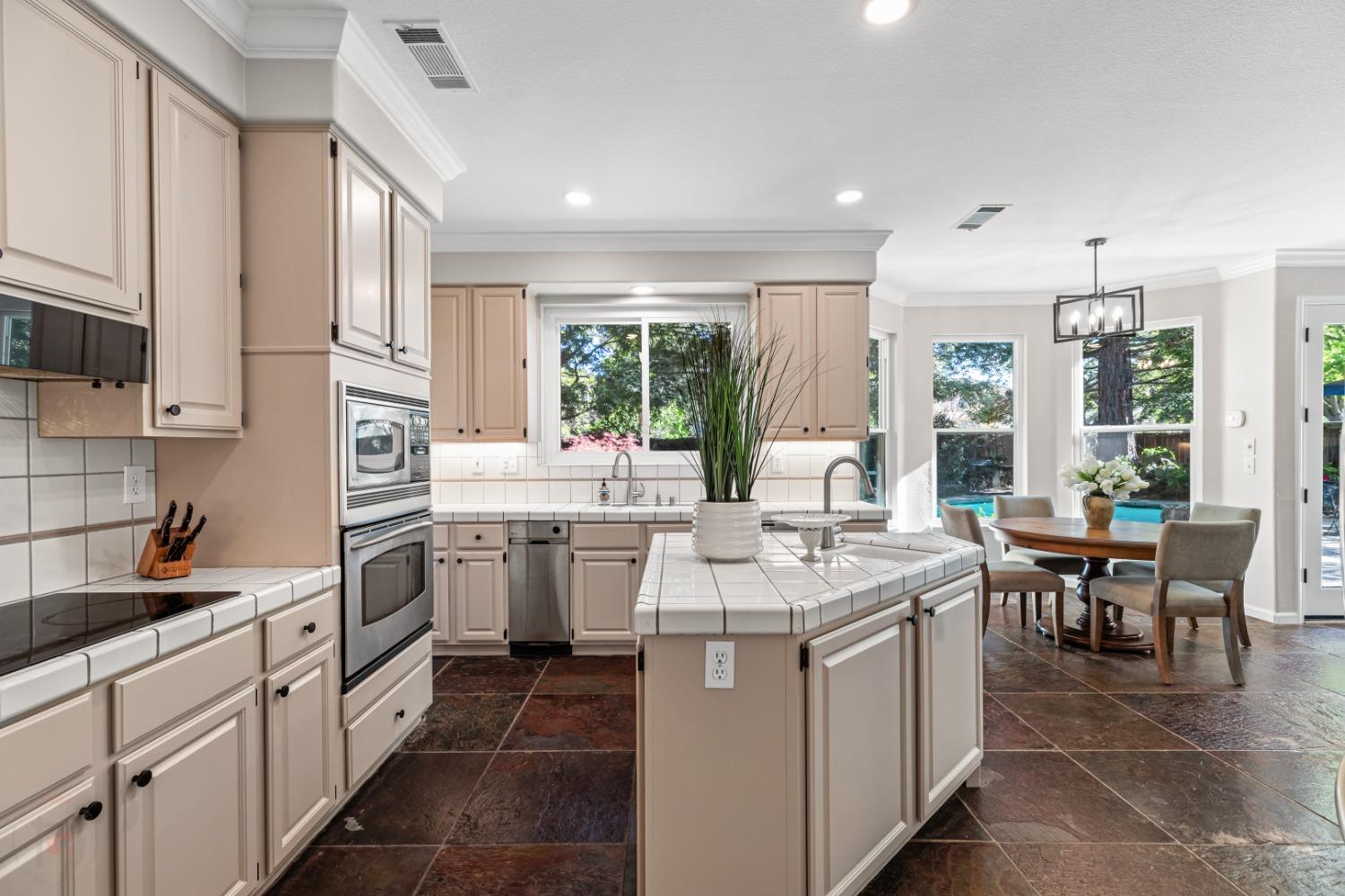 Detail Gallery Image 28 of 84 For 4583 Pine Valley Cir, Stockton,  CA 95219 - 5 Beds | 4 Baths