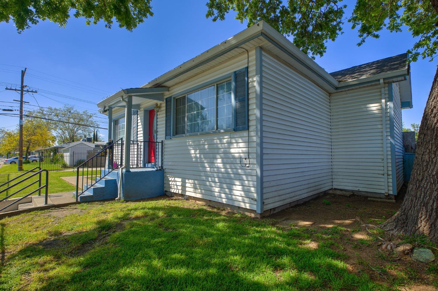 Detail Gallery Image 6 of 22 For 2515 Colfax St, Sacramento,  CA 95815 - 2 Beds | 1 Baths