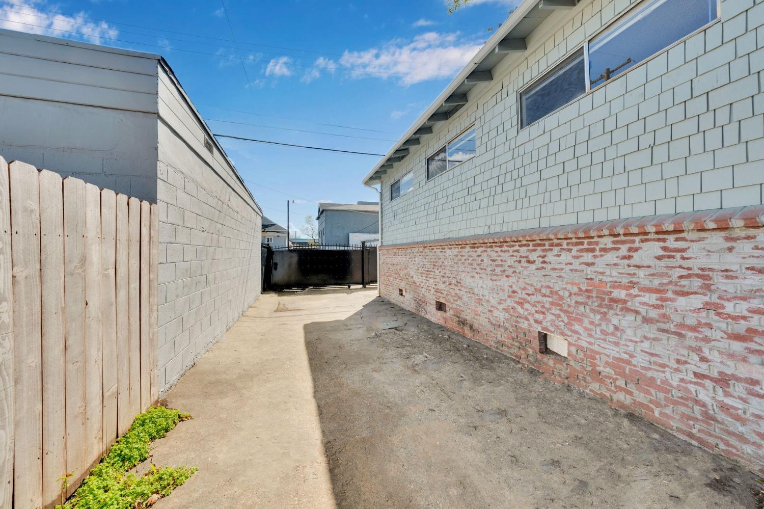 Detail Gallery Image 72 of 84 For 915 30th, Sacramento,  CA 95816 - 5 Beds | 2 Baths